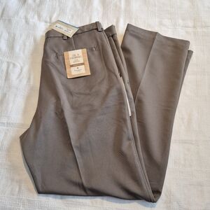 Haggar men's 36 x 32 cool 18 performance classic fit, no iron color bark New